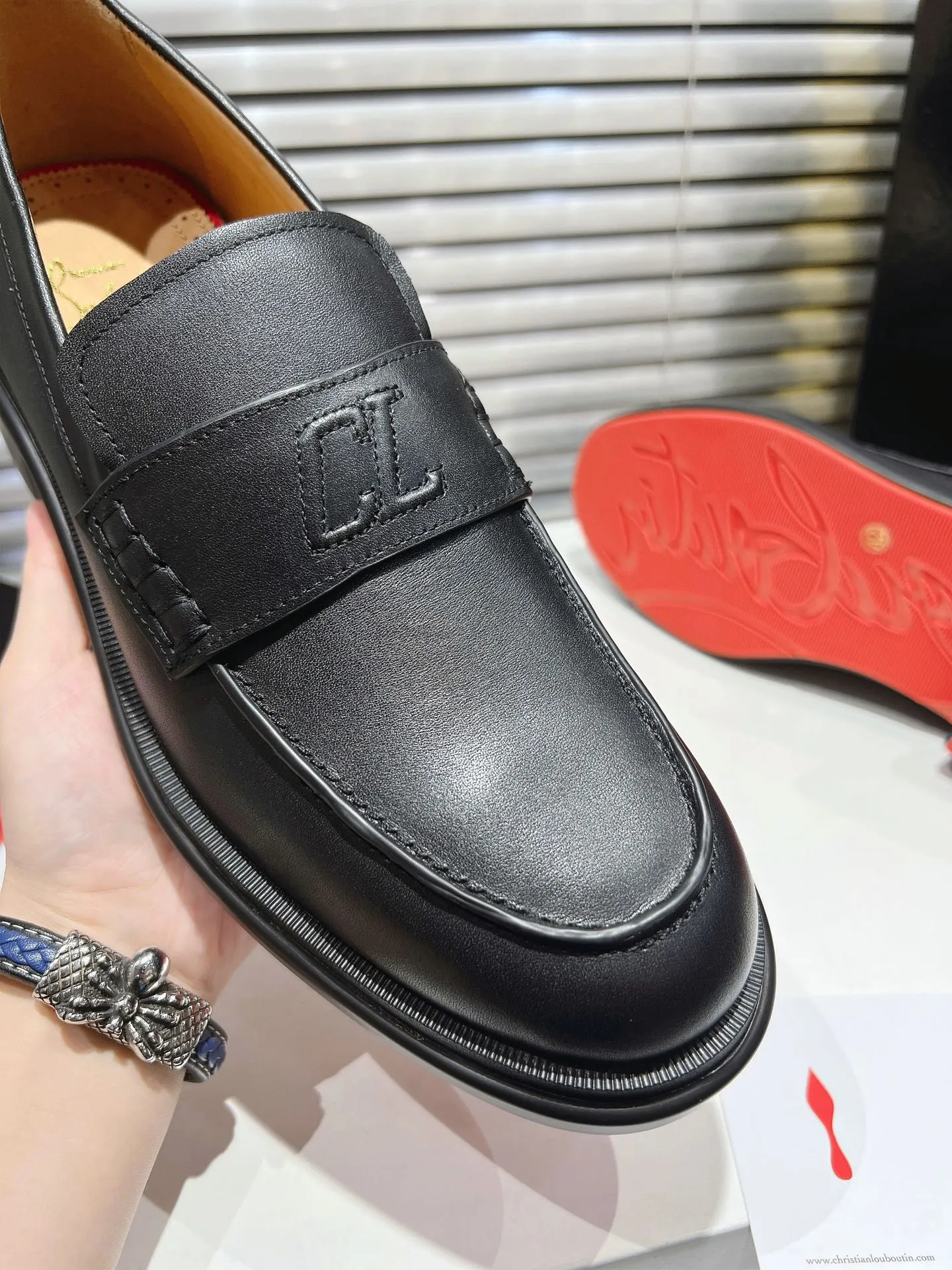 👟👟Ex-factory price 760👟👟 ╔Tire bottom Loaf🆑Black cowhide╗ ·Top version customization·2024𝐬𝐬 𝑪𝒉𝒓𝒊𝒔𝒕𝒊𝒂𝒏 𝑳𝒐𝒖𝒃𝒐𝒖𝒕𝒊𝒏 ▪️No matter the last shape, fabric, diamonds, nails, lining, outsole, they are as close as possible to ZP... ▪️The original sole is specially provided by the original factory ▪️The lining is imported water-dyed cowhide ▪️The private customization time is about 3-7 days —————— Size: Men's 39M-46M